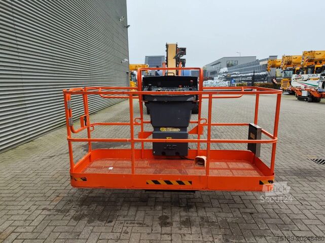 Teleskopska platforma JLG 860 SJ
