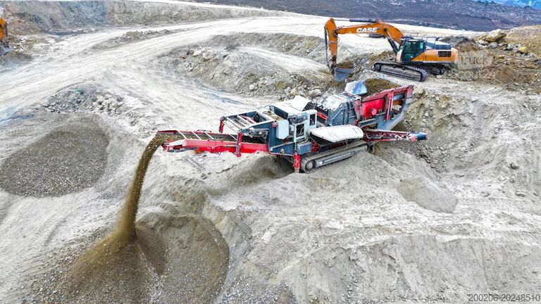 Installation de concassage Sandvik QI441 Used Mobile Crusher with FABO