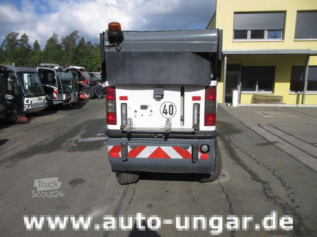 Veegmachine Boschung S3 Kehrmaschine urban sweeper Wildkraut