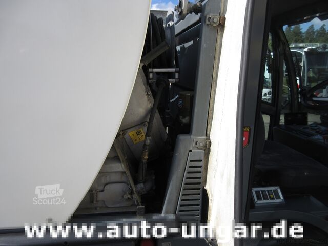 Veegmachine Boschung S3 Kehrmaschine urban sweeper Wildkraut