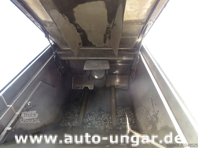 Veegmachine Boschung S3 Kehrmaschine urban sweeper Wildkraut