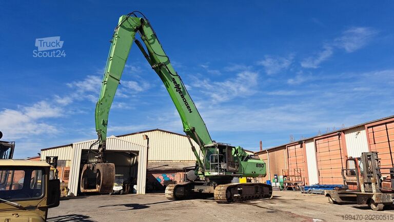 Manipolazione dell'escavatore Sennebogen 850R with hydraulic rotating grapple