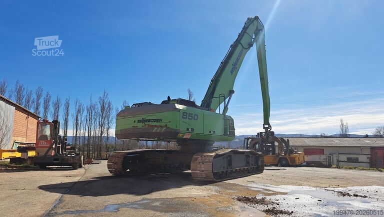 Manipolazione dell'escavatore Sennebogen 850R with hydraulic rotating grapple