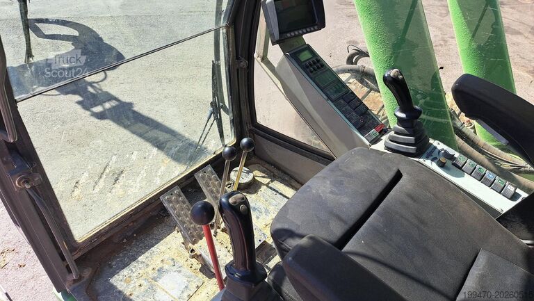 Manipolazione dell'escavatore Sennebogen 850R with hydraulic rotating grapple