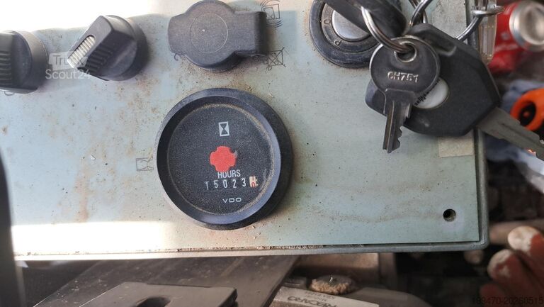 Manipolazione dell'escavatore Sennebogen 850R with hydraulic rotating grapple