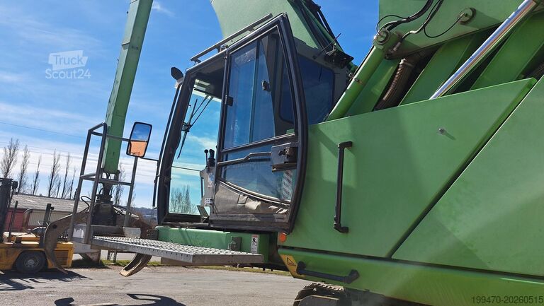 Manipolazione dell'escavatore Sennebogen 850R with hydraulic rotating grapple
