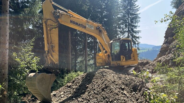 Tracked Excavator Komatsu PC228US-LC-8