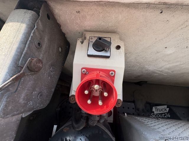 Chladený nákladný automobil MERCEDES-BENZ Actros 2545*E6d*Retarder*Carrier*LBW*Lift*TÜV*