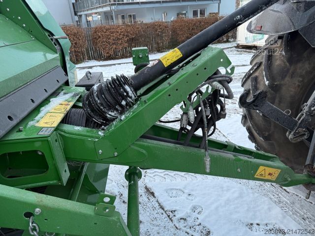 Landmaschine John Deere V451 G Rundballenpresse - NEU