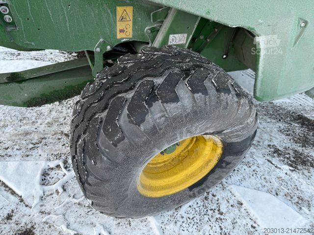 Landmaschine John Deere V451 G Rundballenpresse - NEU