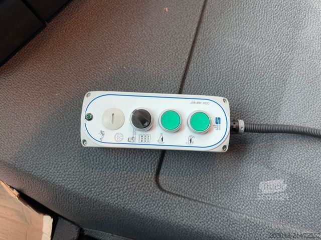 Tovornjak s črpalko za beton MERCEDES-BENZ Arocs 4146 8x4 PUMI SERMAC 4Z28