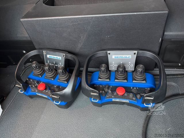 Tovornjak s črpalko za beton MERCEDES-BENZ Arocs 4146 8x4 PUMI SERMAC 4Z28