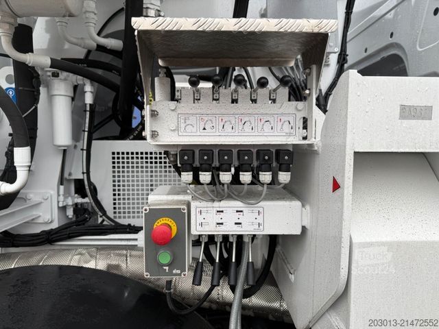 Tovornjak s črpalko za beton MERCEDES-BENZ Arocs 4146 8x4 PUMI SERMAC 4Z28