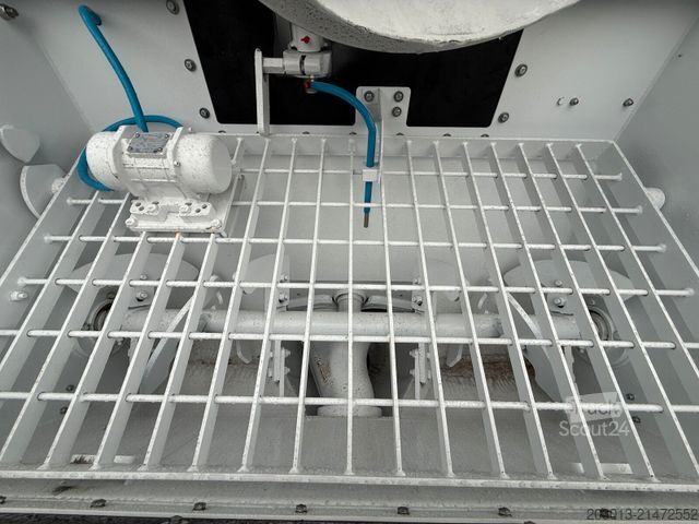 Tovornjak s črpalko za beton MERCEDES-BENZ Arocs 4146 8x4 PUMI SERMAC 4Z28