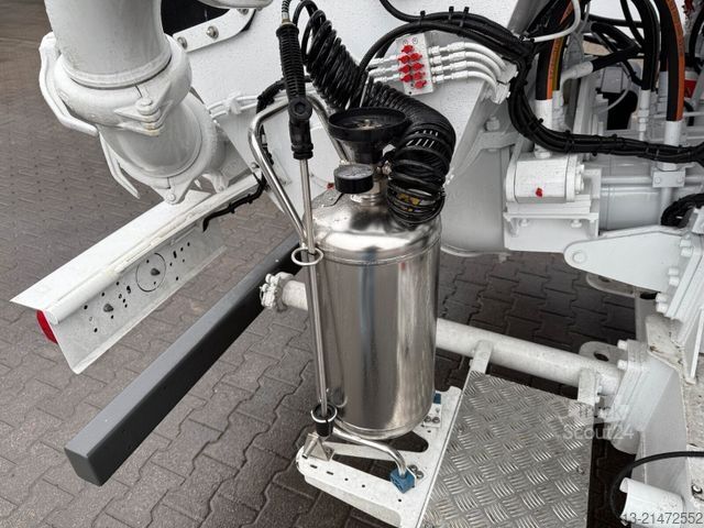 Tovornjak s črpalko za beton MERCEDES-BENZ Arocs 4146 8x4 PUMI SERMAC 4Z28