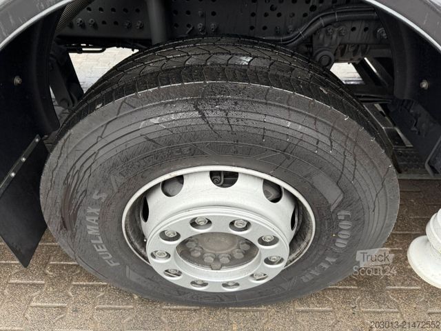 Tovornjak s črpalko za beton MERCEDES-BENZ Arocs 4146 8x4 PUMI SERMAC 4Z28