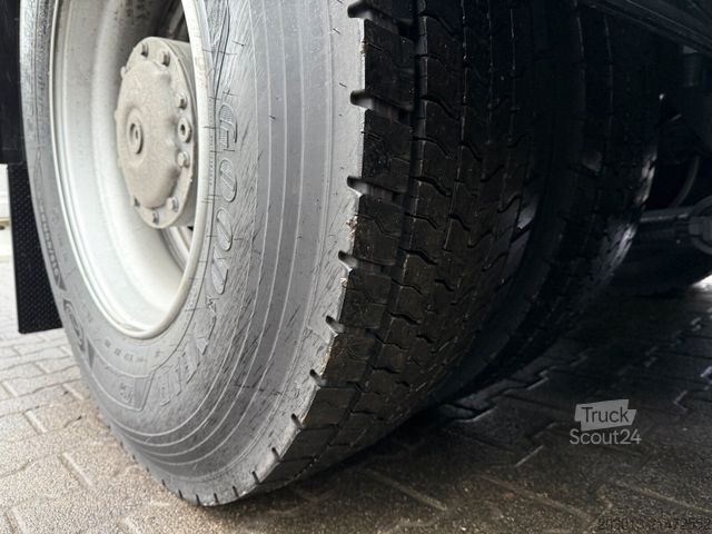 Tovornjak s črpalko za beton MERCEDES-BENZ Arocs 4146 8x4 PUMI SERMAC 4Z28