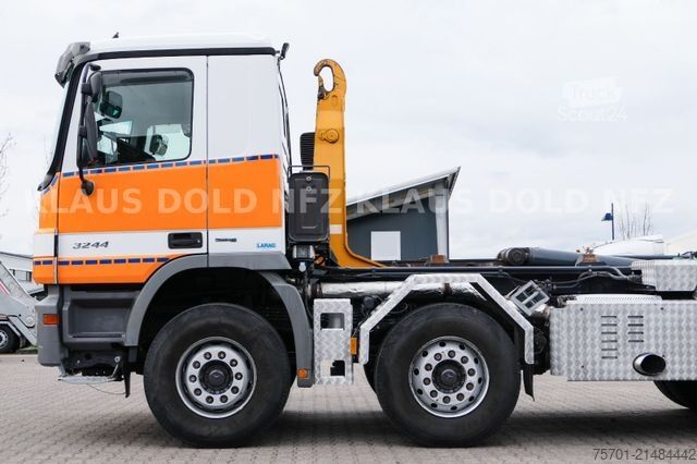 Camión portacontenedores de gancho MERCEDES-BENZ Actros 3244 Abrollkipper Moser Retarde