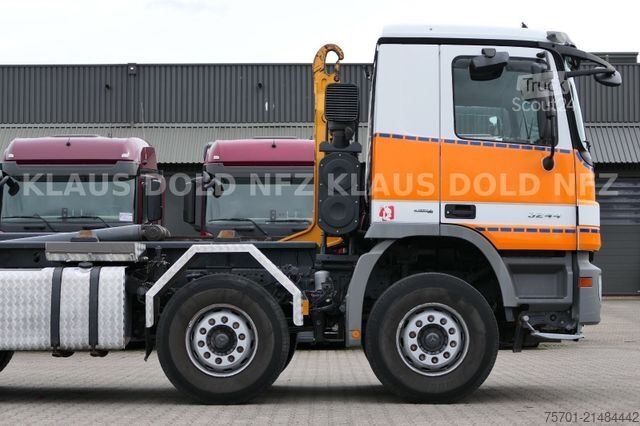 Camión portacontenedores de gancho MERCEDES-BENZ Actros 3244 Abrollkipper Moser Retarde