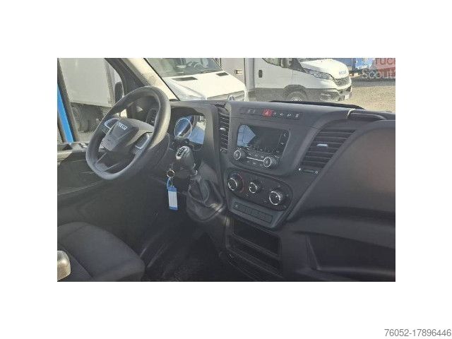 Transporter mit Koffer IVECO 35C16