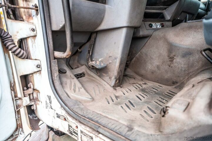 Όχημα αναρρόφησης RENAULT KERAX 385 // CITERNE ASPIRATRICE