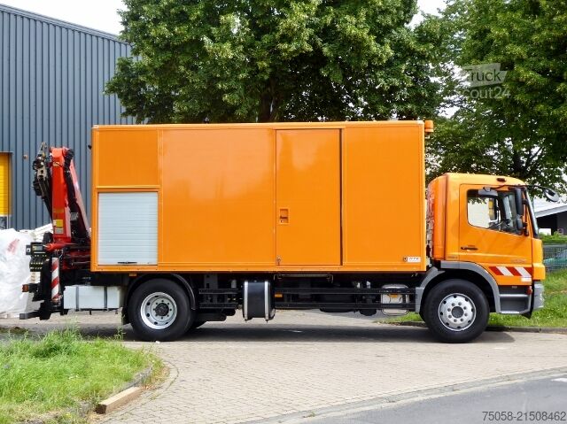 γερανός τοποθετημένος σε φορτηγό Mercedes-Benz Atego 1524 - Werkstattwagen - Kran - 68T