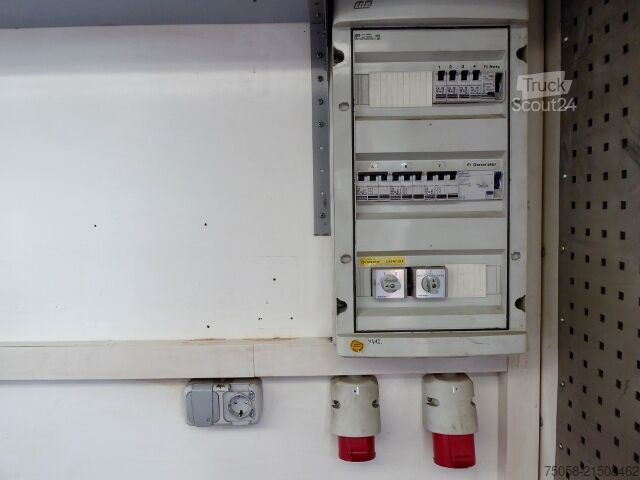 γερανός τοποθετημένος σε φορτηγό Mercedes-Benz Atego 1524 - Werkstattwagen - Kran - 68T