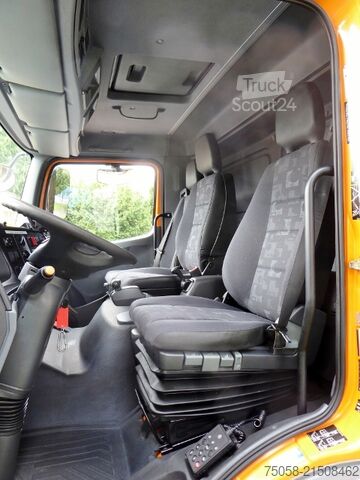 γερανός τοποθετημένος σε φορτηγό Mercedes-Benz Atego 1524 - Werkstattwagen - Kran - 68T