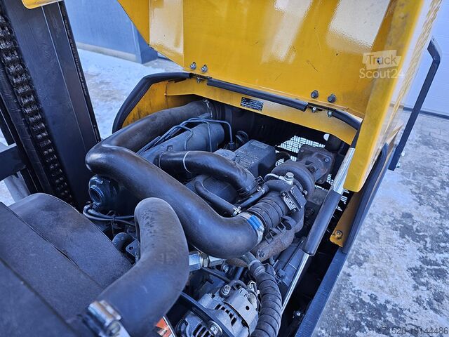 Chariot élévateur multidirectionnel Combilift C4000 - TRIPLEX