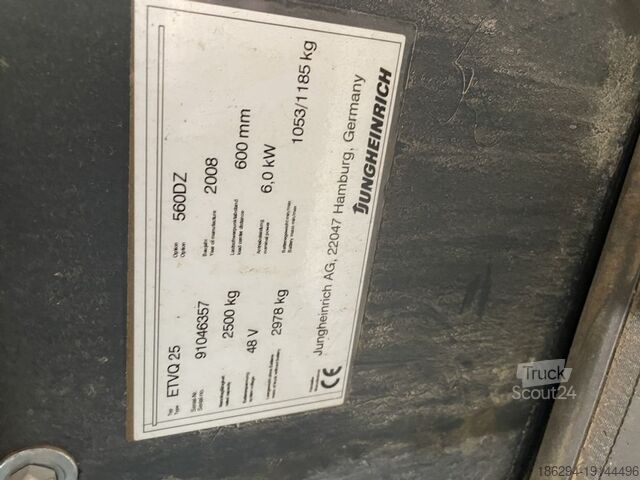 Περονοφόρο ανυψωτικό με μετατόπιση ιστού Jungheinrich 2xETV Q25 im Paket