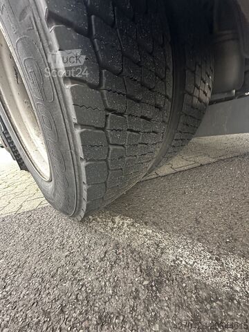 Kravas automašīna ar dzērienu virsbūvi Mercedes-Benz Antos