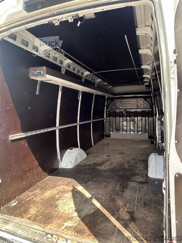 Furgons ar kasti Iveco Daily 35