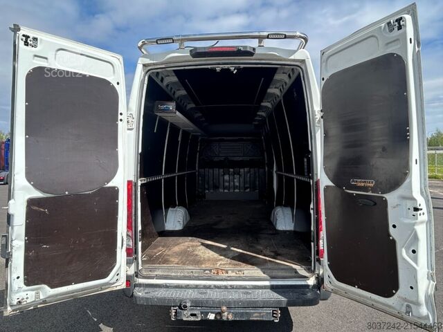 Furgons ar kasti Iveco Daily 35