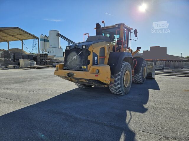 Kolesni nakladalnik VOLVO L 120 H