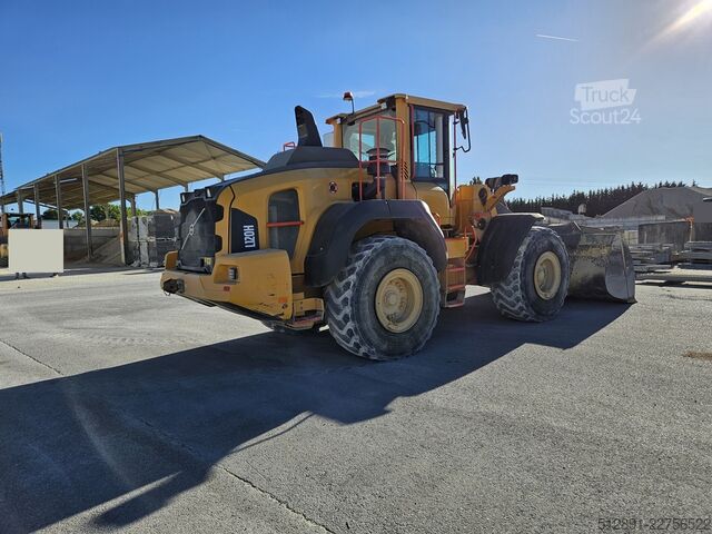 Kolesni nakladalnik VOLVO L 120 H