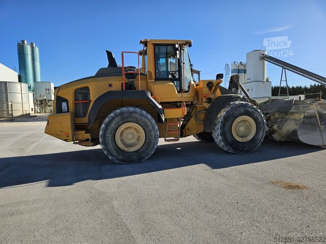 Kolesni nakladalnik VOLVO L 120 H