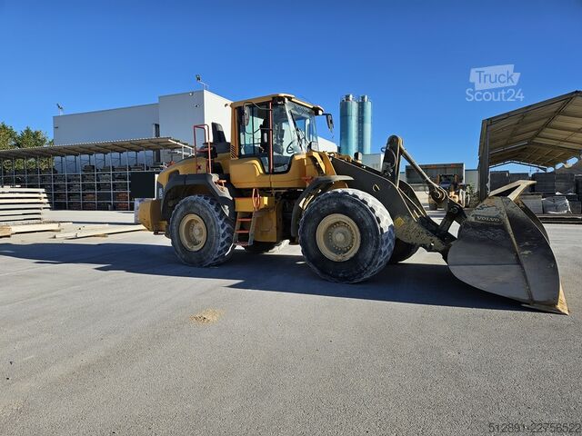 Kolesni nakladalnik VOLVO L 120 H