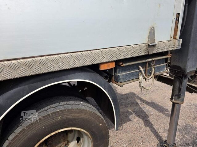 Platformă de lucru montată pe camion IVECO 80E80 Hubsteiger ESDA Typ TG 1800