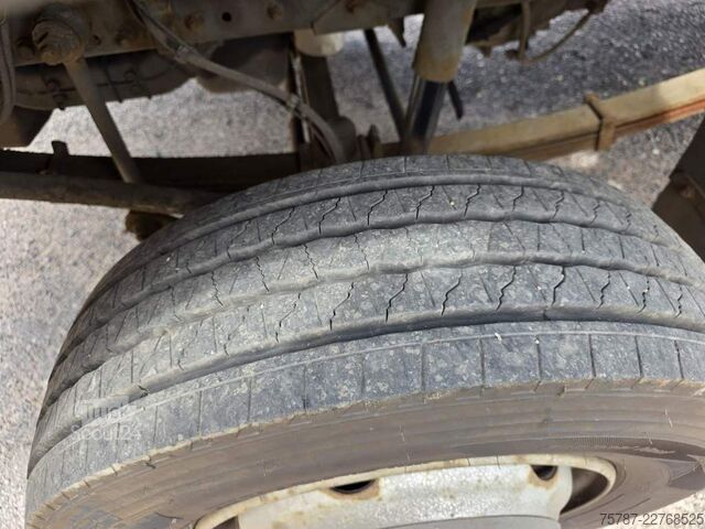Platformă de lucru montată pe camion IVECO 80E80 Hubsteiger ESDA Typ TG 1800