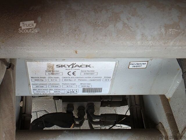 Platformă de lucru Skyjack SJ6832RT 4x4 Diesel, neuer Motor!!!
