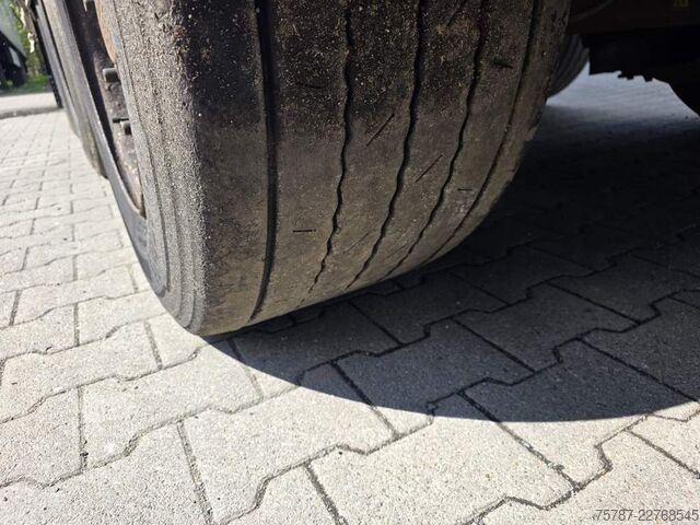 Semiremorcă deschisă cu prelată KRONE Gardine Lowliner, Joloda-Schienen, Hubdach