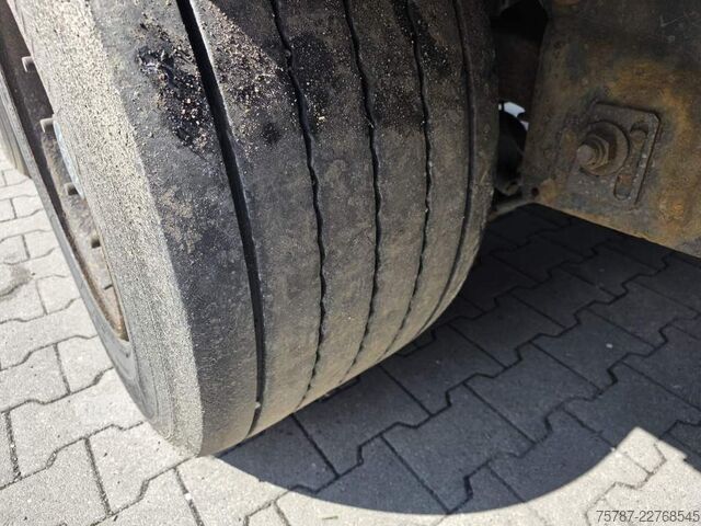 Semiremorcă deschisă cu prelată KRONE Gardine Lowliner, Joloda-Schienen, Hubdach