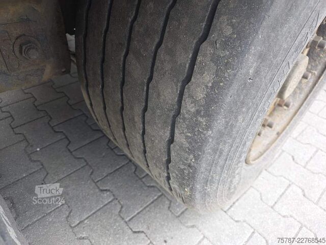 Semiremorcă deschisă cu prelată KRONE Gardine Lowliner, Joloda-Schienen, Hubdach