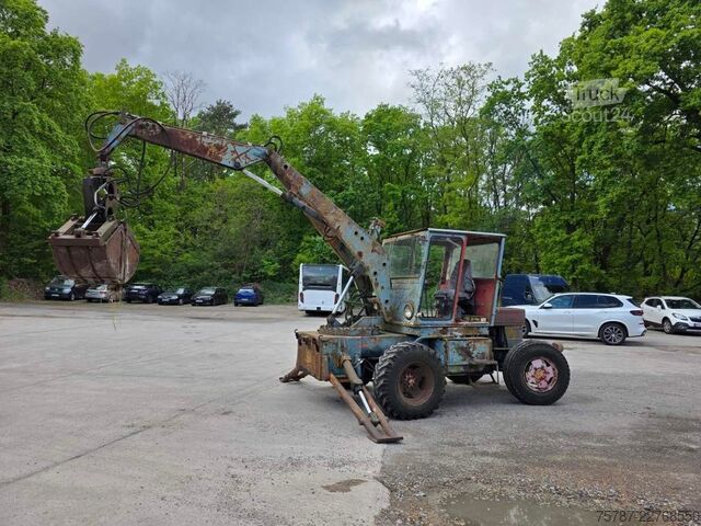 Excavator pe roți  Craiova IH Radbagger ( Romania ) mit 2 Schalengr