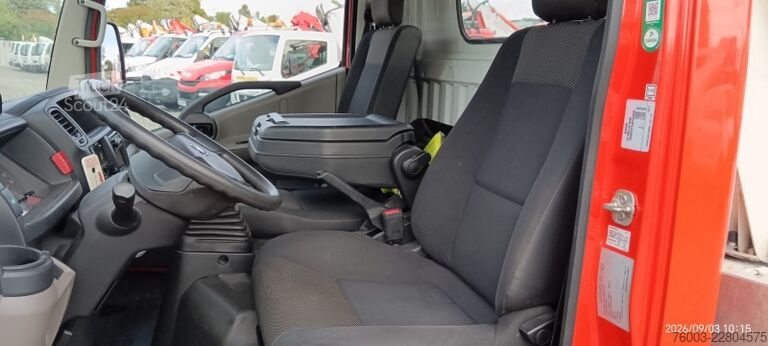 Skriňová dodávka Nissan Cabstar Multitel 160 ALU DS - 16m