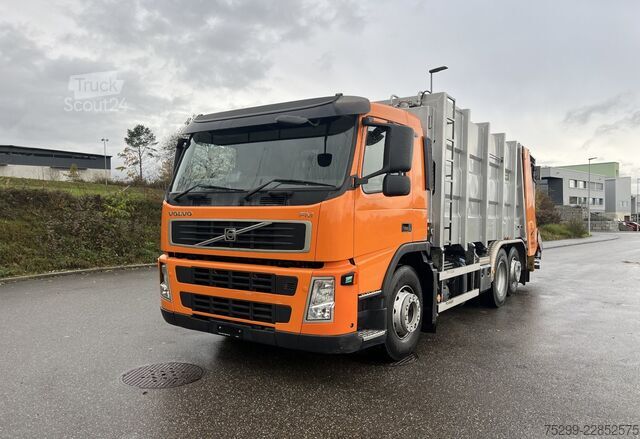 *RHD* 2010 Volvo FM-370 6x2R camion compattatore dei rifiuti Volvo Trucks *RHD* FM-370 6x2R Kehrichtwagen