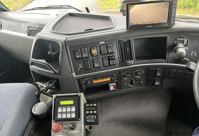 *RHD* 2010 Volvo FM-370 6x2R camion compattatore dei rifiuti Volvo Trucks *RHD* FM-370 6x2R Kehrichtwagen