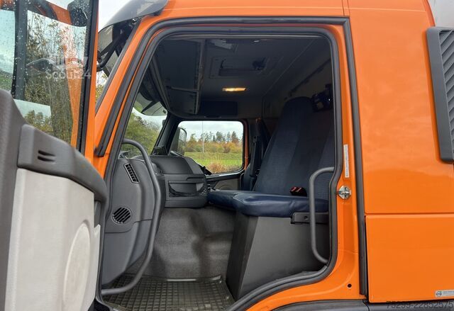 *RHD* 2010 Volvo FM-370 6x2R camion compattatore dei rifiuti Volvo Trucks *RHD* FM-370 6x2R Kehrichtwagen