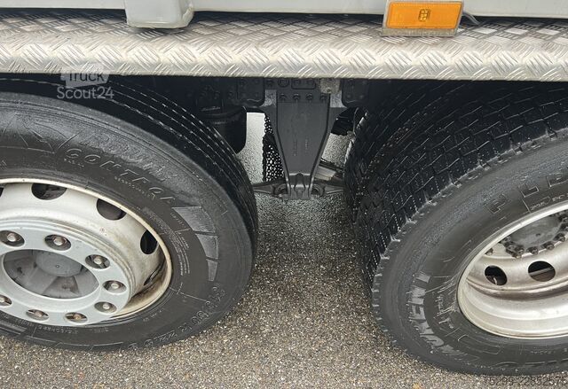 *RHD* 2010 Volvo FM-370 6x2R camion compattatore dei rifiuti Volvo Trucks *RHD* FM-370 6x2R Kehrichtwagen