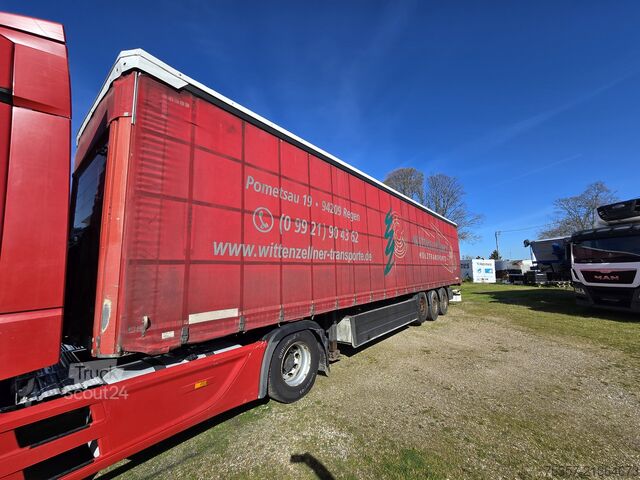 Semi-remorque bâchée Schwatzmüller J Serie